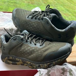Mens Under Armour shoes 12.5 HOVR Camo